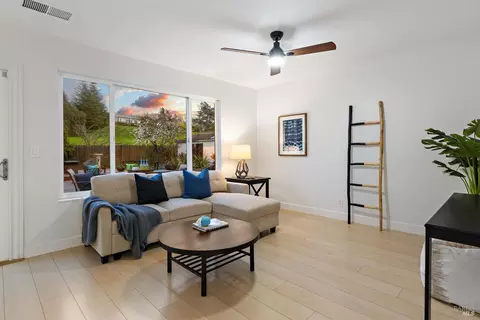Living - 406 Solano Dr, Benicia, CA 94510 photo 4 of 7
