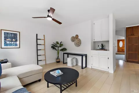 Living - 406 Solano Dr, Benicia, CA 94510 photo 6 of 7