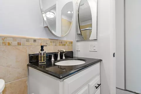 Bath - 406 Solano Dr, Benicia, CA 94510 photo 4 of 5