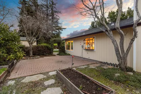 Exterior - 406 Solano Dr, Benicia, CA 94510 photo 11 of 25