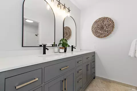 Bath - 406 Solano Dr, Benicia, CA 94510 photo 1 of 5