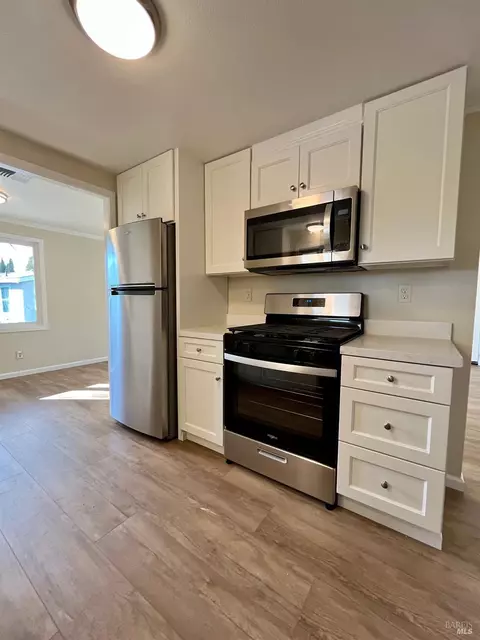 14 Laredo St, Rohnert Park, CA 94928