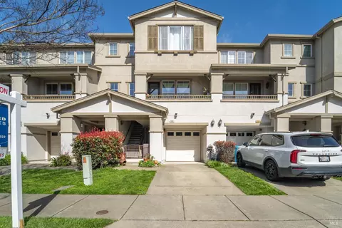 2591 Edgewater Dr, Santa Rosa, CA 95407