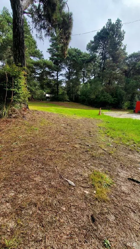 32251 Pearl Dr, Fort Bragg, CA 95437