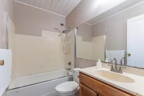 Bath - 109 Esa Dr, Vallejo, CA 94591 photo 2 of 2