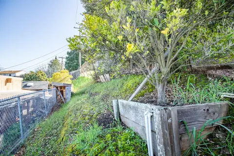 Exterior - 109 Esa Dr, Vallejo, CA 94591 photo 24 of 25
