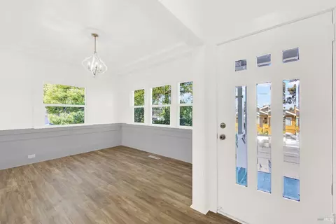 Entry Way - 1901 Georgia St, Vallejo, CA 94590 photo 3 of 12