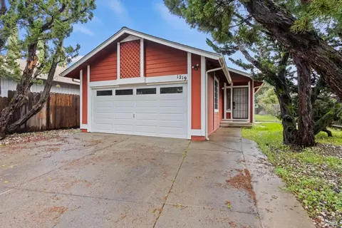 1219 Carrigan Ln, Ukiah, CA 95482