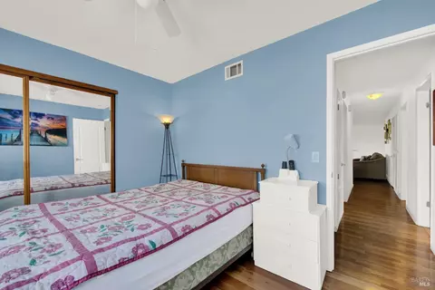 Bedroom - 148 Edwin Dr, Vacaville, CA 95687 photo 4 of 7