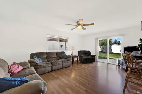 Living - 148 Edwin Dr, Vacaville, CA 95687 photo 6 of 7