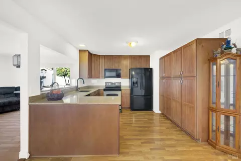 Kitchen - 148 Edwin Dr, Vacaville, CA 95687 photo 2 of 8