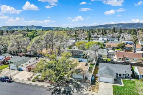 View/Area - 148 Edwin Dr, Vacaville, CA 95687 photo 4 of 6