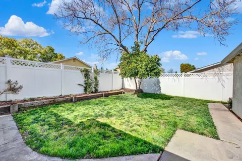Exterior - 148 Edwin Dr, Vacaville, CA 95687 photo 9 of 16