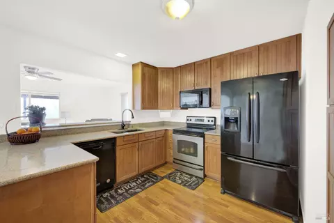 Kitchen - 148 Edwin Dr, Vacaville, CA 95687 photo 3 of 8