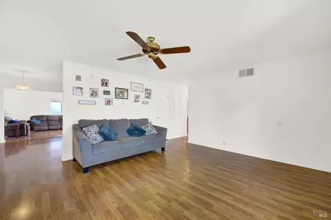 Living - 148 Edwin Dr, Vacaville, CA 95687 photo 3 of 7