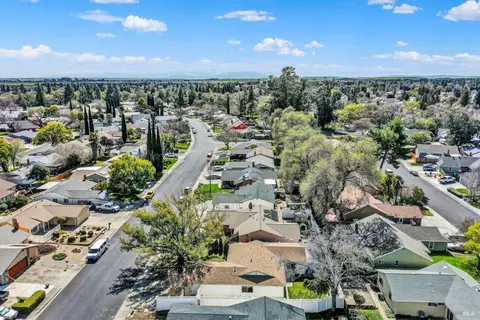 View/Area - 148 Edwin Dr, Vacaville, CA 95687 photo 3 of 6