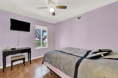Bedroom - 148 Edwin Dr, Vacaville, CA 95687 photo 1 of 7