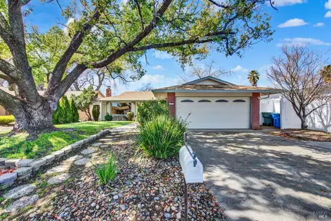 Exterior - 148 Edwin Dr, Vacaville, CA 95687 photo 4 of 16