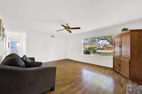 Living - 148 Edwin Dr, Vacaville, CA 95687 photo 2 of 7
