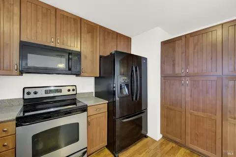 Kitchen - 148 Edwin Dr, Vacaville, CA 95687 photo 5 of 8