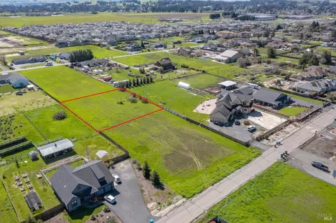 1952 Alice Dr, Penngrove, CA 94951