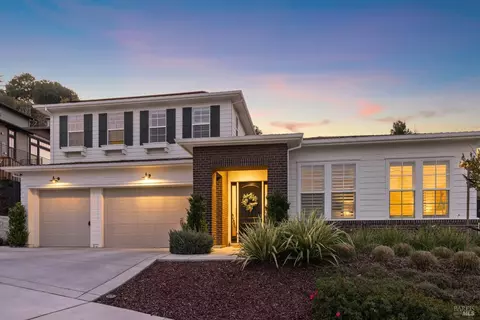 14 Oak Knoll Ct, Petaluma, CA 94952