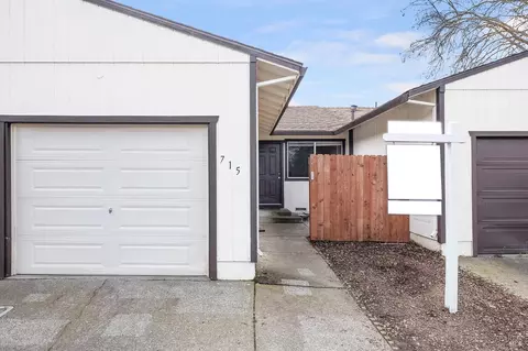 715 Blair Pl, Santa Rosa, CA 95401