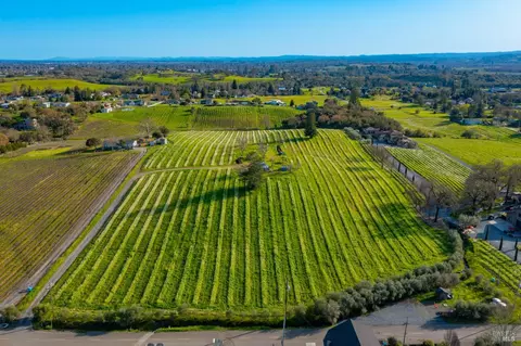 1086 Limerick Ln, Healdsburg, CA 95448