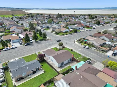 View/Area - 398 Meadows Dr, Vallejo, CA 94589 photo 6 of 9