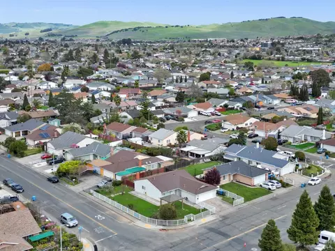 View/Area - 398 Meadows Dr, Vallejo, CA 94589 photo 4 of 9