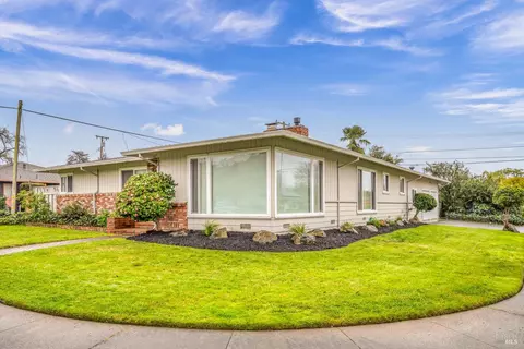 1700 Pamela Dr, Santa Rosa, CA 95404