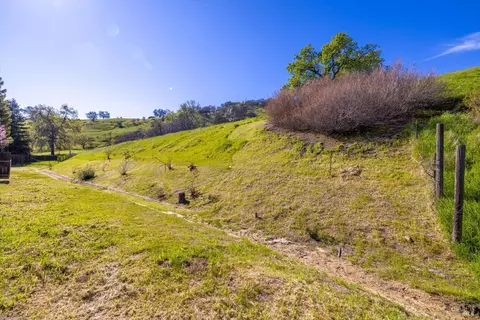 View/Area - 731 Rambleton Dr, Vacaville, CA 95688 photo 8 of 17