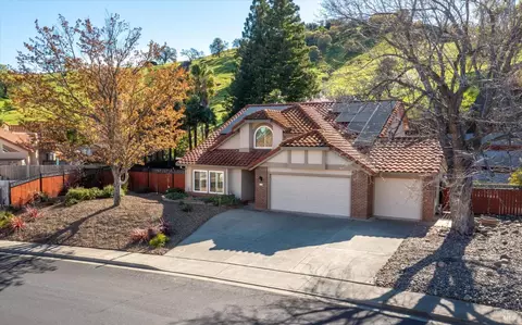 731 Rambleton Dr, Vacaville, CA 95688