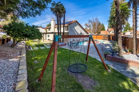 View/Area - 731 Rambleton Dr, Vacaville, CA 95688 photo 2 of 17