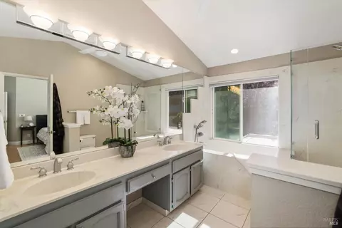 Bath - 731 Rambleton Dr, Vacaville, CA 95688 photo 2 of 5