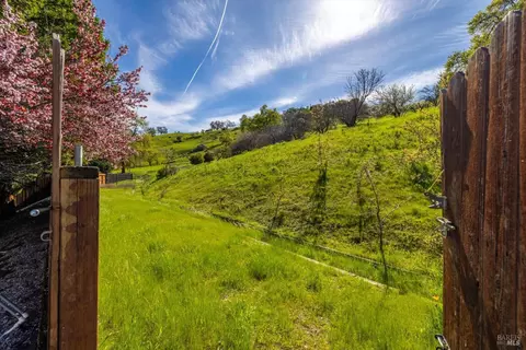 View/Area - 731 Rambleton Dr, Vacaville, CA 95688 photo 4 of 17