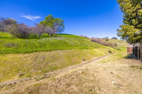 View/Area - 731 Rambleton Dr, Vacaville, CA 95688 photo 6 of 17