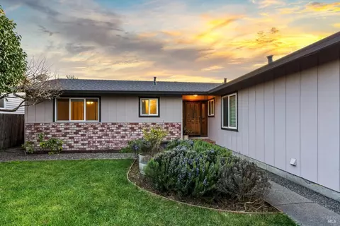 614 Ely Blvd S, Petaluma, CA 94954 photo 2