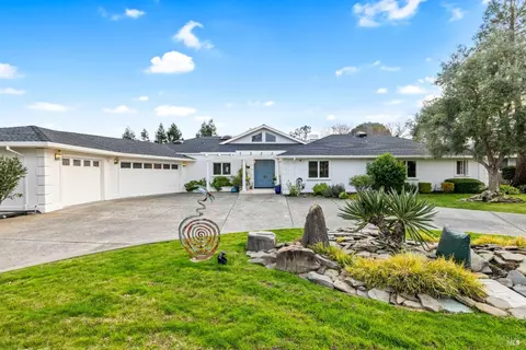 5290 Oak Meadow Dr, Santa Rosa, CA 95401