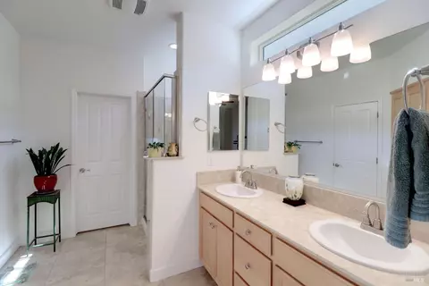 Bath - 529 Eagle Dr, Rio Vista, CA 94571 photo 1 of 3