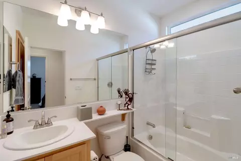 Bath - 529 Eagle Dr, Rio Vista, CA 94571 photo 3 of 3