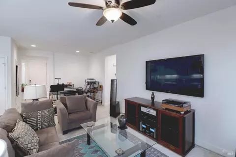Living - 529 Eagle Dr, Rio Vista, CA 94571 photo 3 of 6