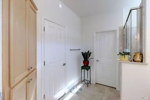 Entry Way - 529 Eagle Dr, Rio Vista, CA 94571 photo 3 of 4