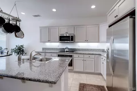 Kitchen - 529 Eagle Dr, Rio Vista, CA 94571 photo 5 of 8