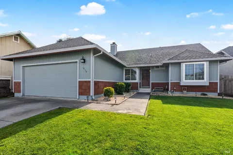 1436 Morning Glory Dr, Petaluma, CA 94954