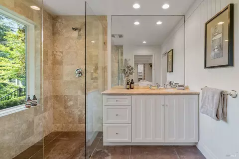 Bath - 15 Stetson Ave, Mill Valley, CA 94941 photo 2 of 8