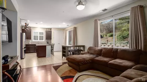 2105 Saddlebred Dr, Fairfield, CA 94534 photo 2