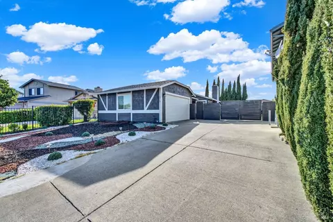1015 Scott St, Fairfield, CA 94533