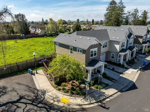 461 Miaterra Dr, Santa Rosa, CA 95407