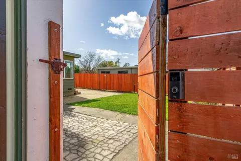 2365 Gerald St, Napa, CA 94559 photo 2